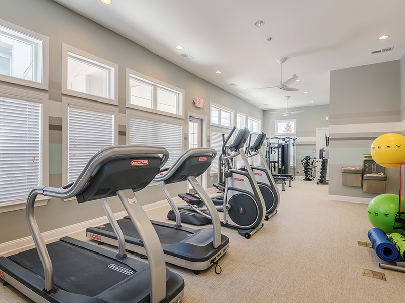 24/7 fitness center with cardio and weight lifting equipment.